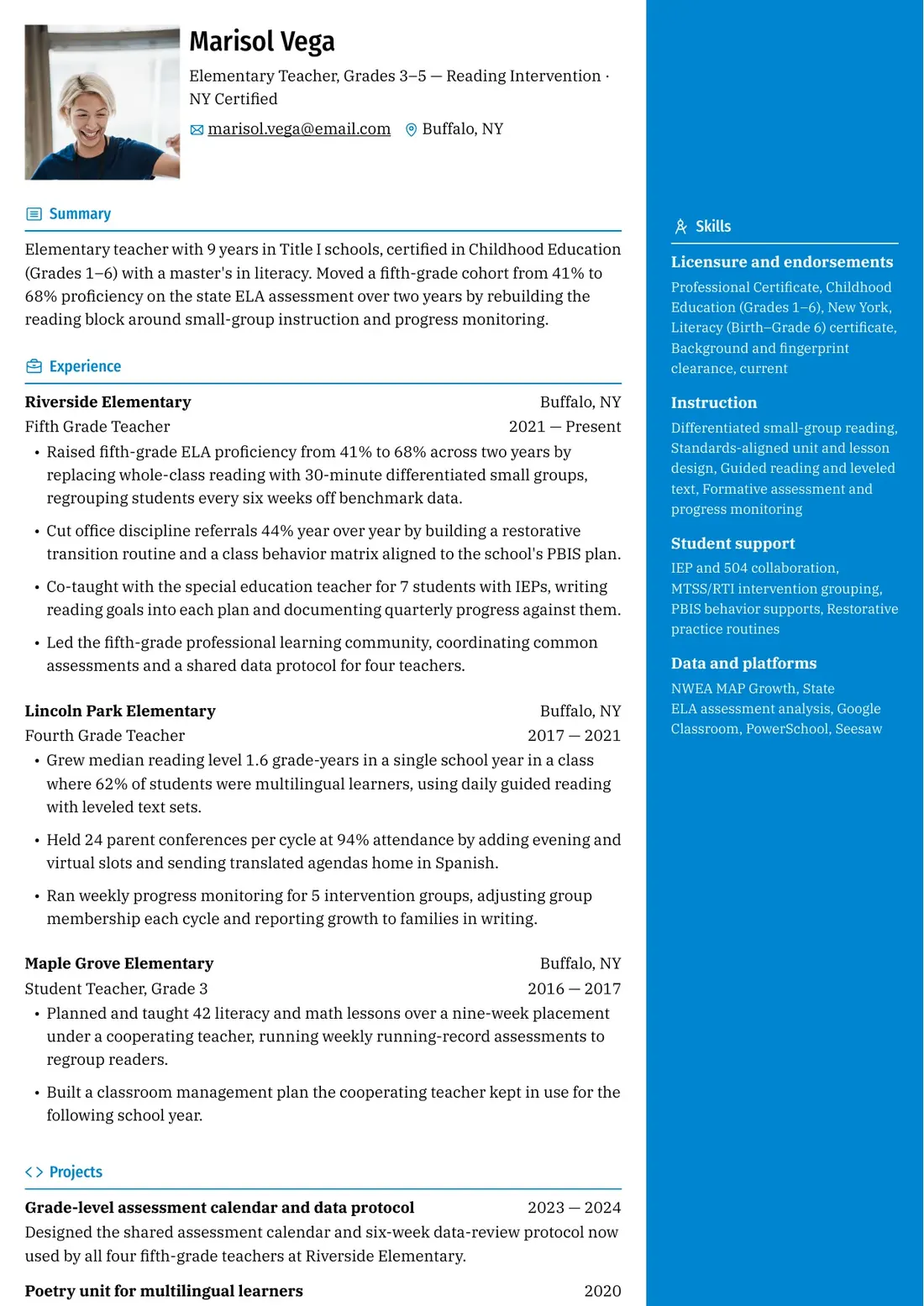 Teacher resume template with a blue skills sidebar for licence, instruction and student-support groups